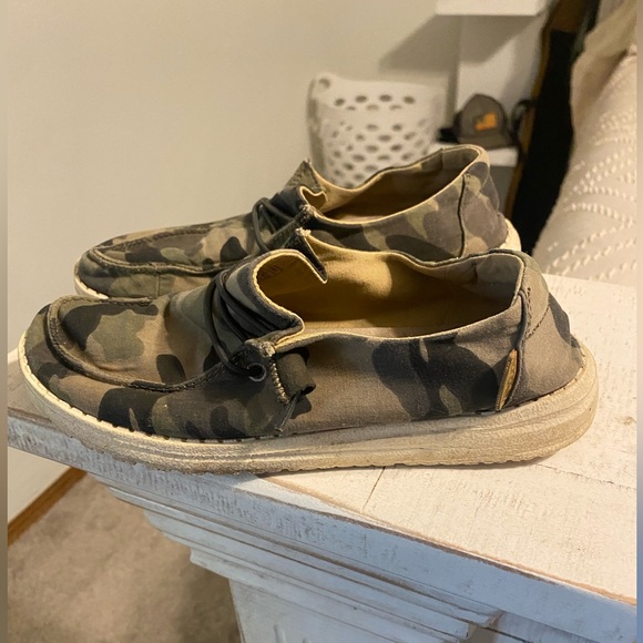 Hey Dude Shoes - Hey Dude Camo Women's size 5